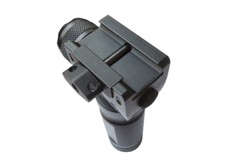 LED Lygte, taktisk greb til montage på RIS  3